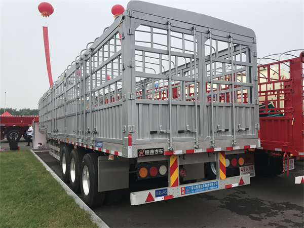 倉(cāng)欄式半掛車(chē)廠家